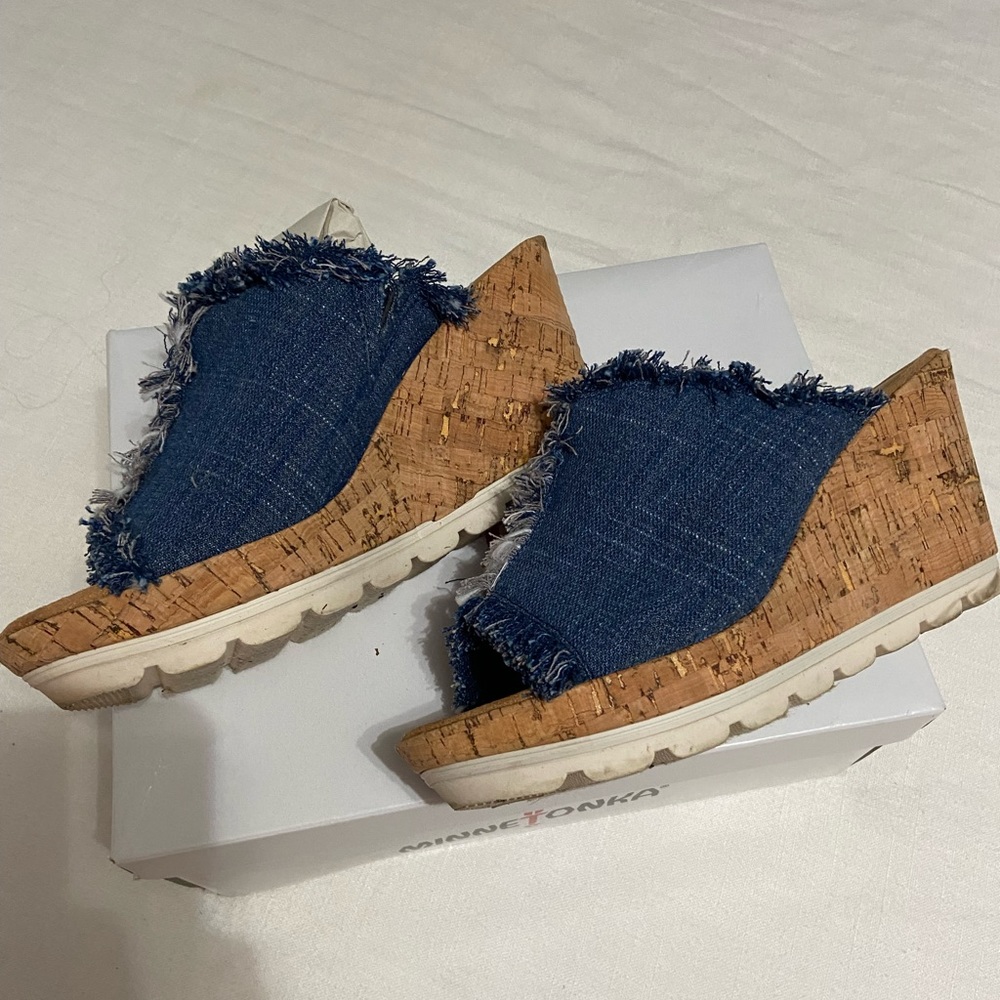 Minnetonka cork wedge denim “York” size9 very comfortable great shoe!